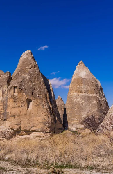 Függőleges Kilátás Tündér Kémények Tipikus Kőzetképződmények Közelében Goreme Cappadocia Törökország — Stock Fotó