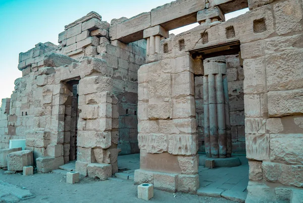 Luxor Egipto Abril 2021 Antiguas Estructuras Egipcias Dentro Del Templo —  Fotos de Stock