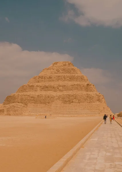 Saqqara Egypten April 2021 Turister Vid Pyramiden Djoser Den Äldsta — Stockfoto