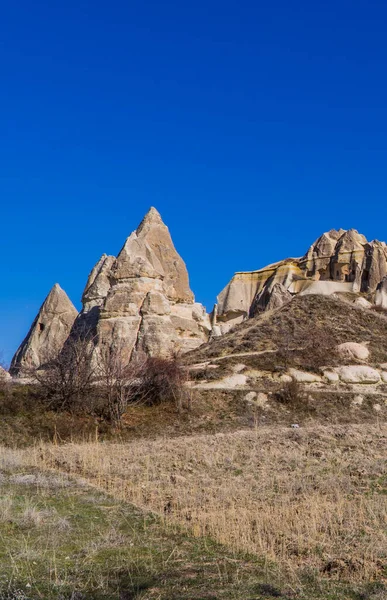 Verticaal Zicht Een Veld Grotten Typische Rotsformaties Sprookjesschoorstenen Cappadocië Turkije — Stockfoto