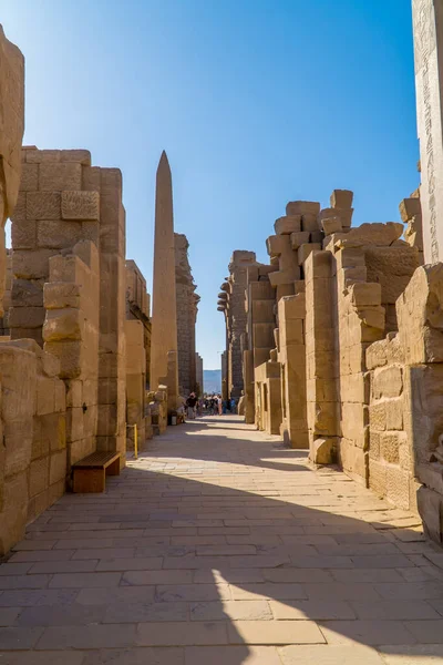 Luxor Egito Abril 2021 Vista Vertical Grupos Turistas Que Visitam — Fotografia de Stock