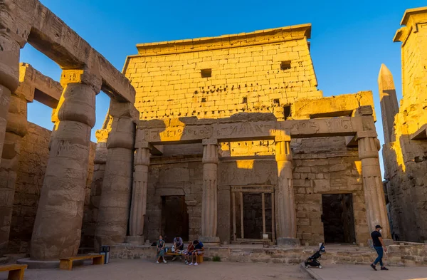 Luxor Egito Abril 2021 Turistas Dentro Luxor Temple — Fotografia de Stock