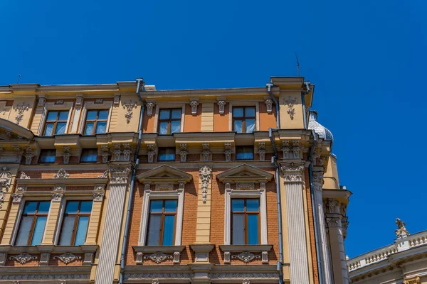 Schöne Russische Fassaden Aus Dem Jahrhundert Der Innenstadt Von Odessa — Stockfoto