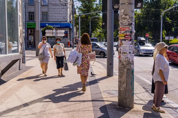 Κισινάου Μολδαβία Ιουνίου 2021 Ειλικρινής Φωτογραφία Των Γυναικών Που Περπατούν — Φωτογραφία Αρχείου