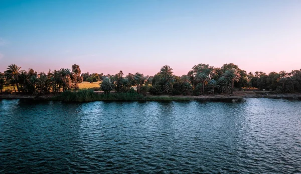 Panoramisch Zonsondergang Uitzicht Vruchtbare Oevers Van Nijl Bij Luxor Egypte — Stockfoto