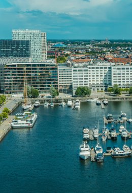 Antwerp, Belçika - 8 Ağustos 2021 - Antwerp 'teki Willemdok Jachthaven (yat limanı) hava görüntüsü MAS Müzesi' nden
