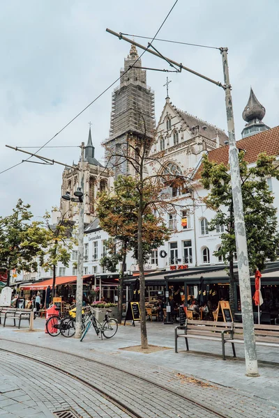 Anversa Belgio Agosto 2021 Fotografia Verticale Strada Persone Cattedrale Nostra — Foto Stock