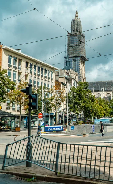 Anversa Belgio Agosto 2021 Veduta Verticale Groen Plaats Con Cattedrale — Foto Stock