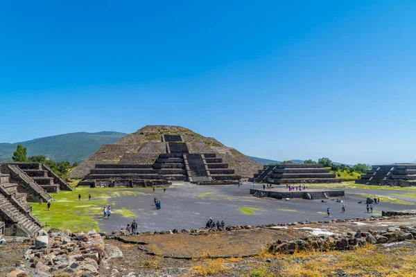 Teotihuacán México Agosto 2021 Vista Panorámica Los Turistas Frente Pirámide — Foto de Stock