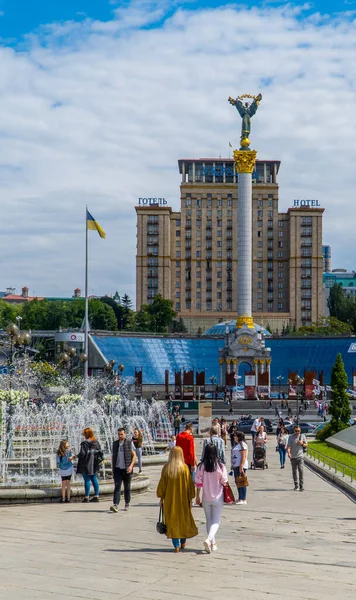 Kyiv Ukraine June 2021 Vertical Street Photography People Walking Kiev — стокове фото