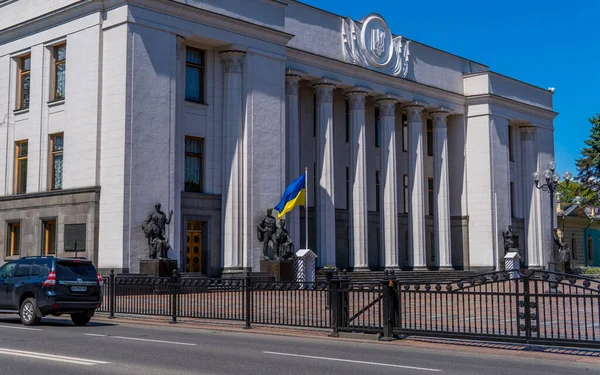 乌克兰基辅 2021年6月7日 乌克兰最高拉达政府办公室的街景 — 图库照片