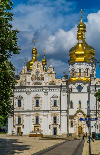 Kyiv Ukraine June 2021 Vertical View People Cathedral Dormition Kyiv — Stock Photo, Image