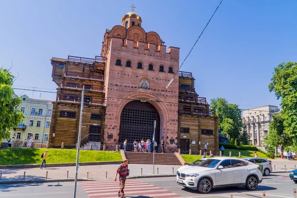 Kiev Ucraina Giugno 2021 Fotografia Strada Persone Presso Chiesa Golden — Foto Stock