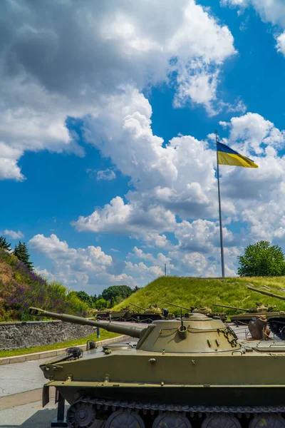 Kiev Ukraine Juin 2021 Chars Assaut Drapeau Ukrainien Musée Militaire — Photo