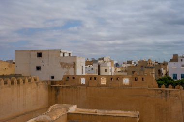 Sfax, Tunus - 11 Eylül 2025 - Kasbah Müzesi 'nden görülen Sfax Medine