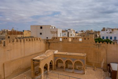 Sfax, Tunus - 11 Eylül 2025 - Kasbah Müzesi 'nden görülen Sfax Medine