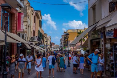 Hanya (Girit), Yunanistan - 16 Eylül 2025 - Eski Chania Kasabasında turistler