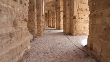 Tunus 'taki El Jem Roma Amfitiyatrosunun içinde.
