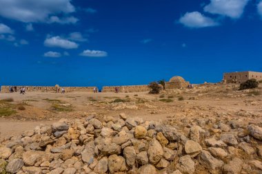 Rethymno (Girit), Yunanistan - 19 Eylül 2025 - Rethymnon Fortezza 'da turistler