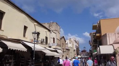 Hanya (Girit), Yunanistan - 16 Eylül 2025 - Eski Hanya Kasabası 'ndaki insanlar