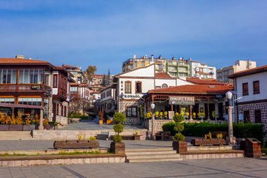 Ankara, Türkiye - 5 Aralık 2025 - Hamamonu 'da güzel restore edilmiş Osmanlı evleri