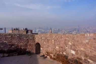 Ankara, Türkiye - 5 Aralık 2025 - Ankara Kalesi 'nin tepesi