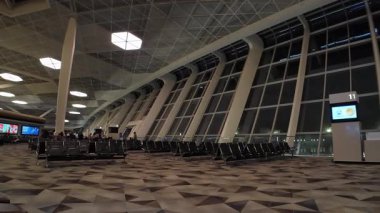 Bakü, Azerbaycan - 11 Aralık 2025 - Heydar Aliyev Intl Havalimanı Terminal 1)