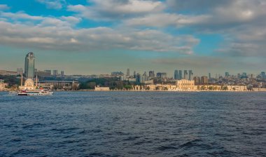 İstanbul, Türkiye - 2 Aralık 2025 - İstanbul 'un Avrupa tarafı İstanbul Boğazı' ndan görüldü