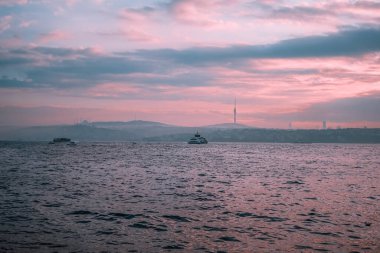 İstanbul Boğazı 'nda gündoğumu, Türkiye