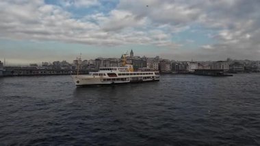 İstanbul, Türkiye - 2 Aralık 2025 - Boğaz üzerinde feribot yolculuğu