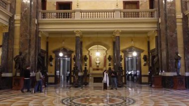 Prag, Çek Cumhuriyeti - 16 Ocak 2025 - Prag Ulusal Müzesi