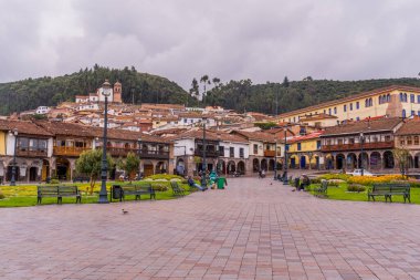 Cusco, Peru - 27 Şubat 2026 - Cusco 'nun ana meydanı (Plaza Mayor)