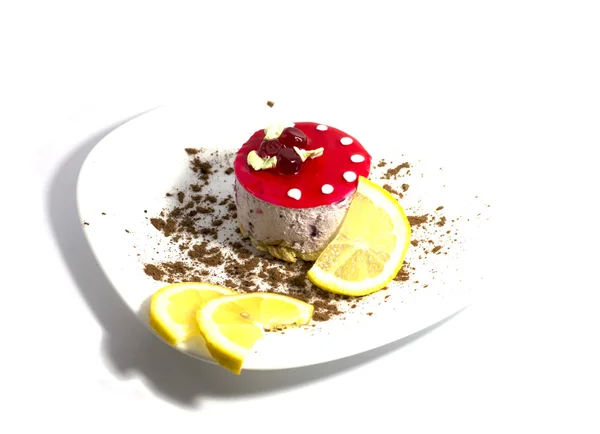 Kuchen im Bild eines Pilzes, mit Zitronensegmenten, die Ansicht von oben — Stockfoto