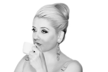 Kız içecekler kahve, siyah ve beyaz fotoğraf, sihir