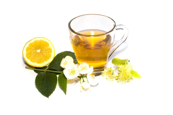 Cytryna herbata pobliżu cytryny i kwiat — Zdjęcie stockowe