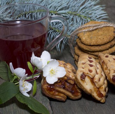 Natürmort çay bir kurabiye ortamda