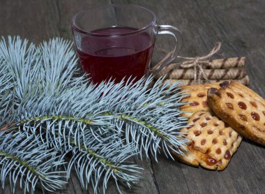 iğne yapraklı dal, çay ve kurabiye