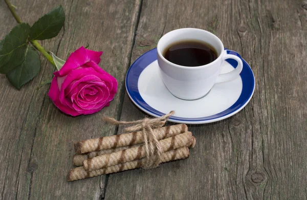 Cup of coffee, linking of cookies and one red rose — Stock Photo, Image