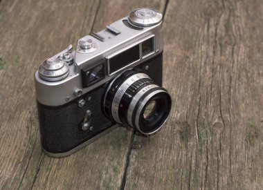 Retro eski bir ahşap masa kamerada