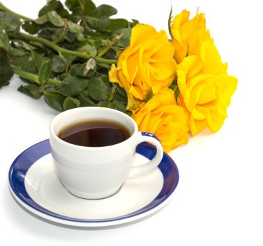 Natürmort bir fincan kahve ve Sarı Gül