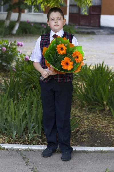 Koszty ponoszone przez studentów szkoły piękny w bukiet kwiatów — Zdjęcie stockowe