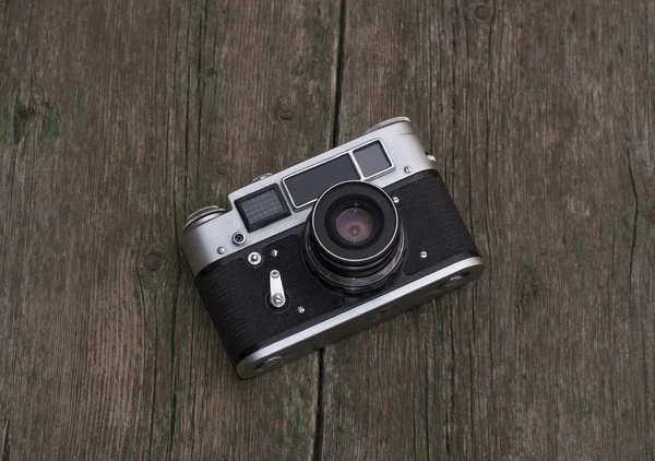 Vintage Film fotoaparat auf dem Tisch, Draufsicht — Stockfoto