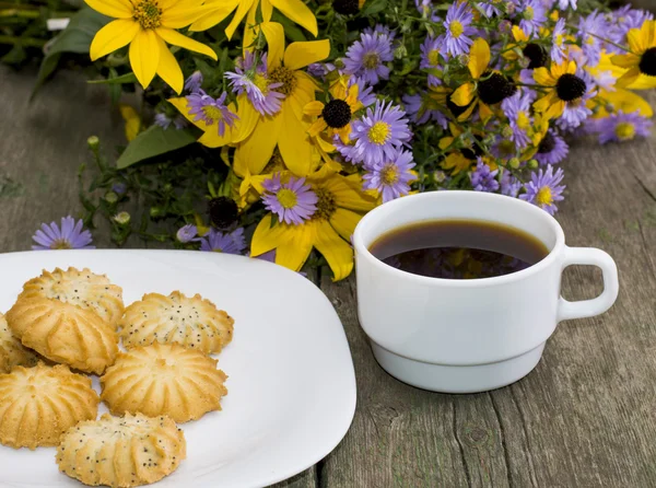 buket çiçegi, kahve ve pişirme ile plaka