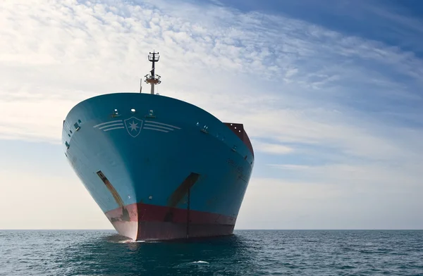 Nachodka. Rusland - 17 September 2015: containerschip Cornelia Maersk staande op de wegen anker. — Stockfoto