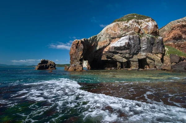 Ljusa sommardag vid havet. — Stockfoto