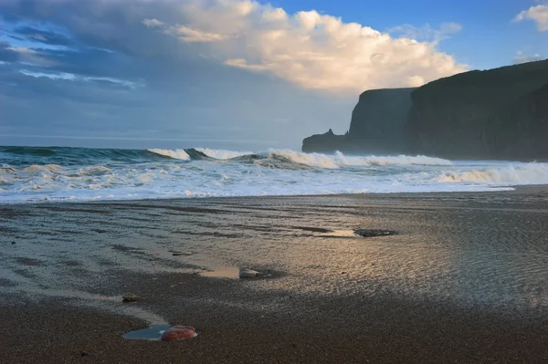 Costa do mar após a tempestade . — Fotografia de Stock