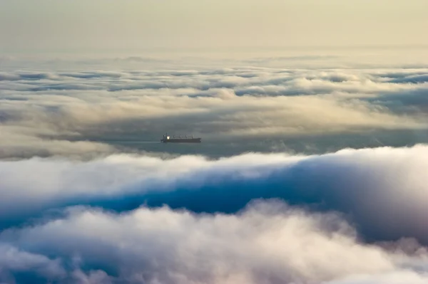 Top view of a ship sailing on the sea mist tightened. — Stock Photo, Image