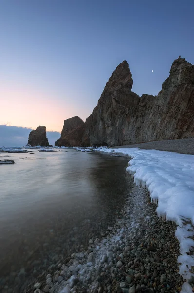 寒い日の出岬 4 岩. — ストック写真