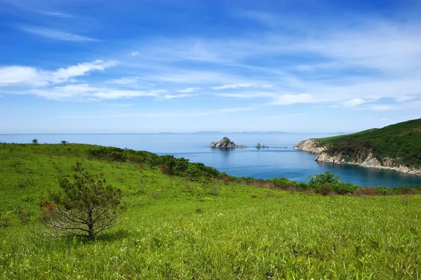 Solig dag i den ljusa, havet. — Stockfoto