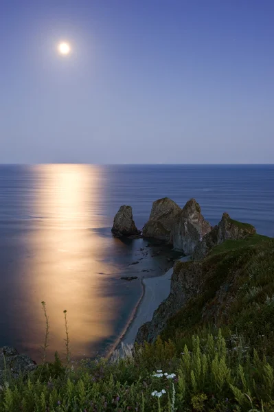 Pełnia księżyca na Cape cztery skały — Zdjęcie stockowe